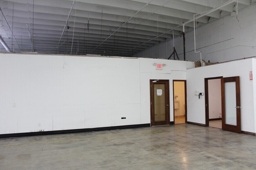 More Photos Of 1970 NW 70th Ave, Miami Warehouse For Lease