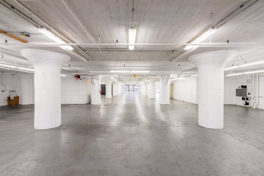 More Photos Of 1114 S Los Angeles St, Los Angeles Warehouse For Sale