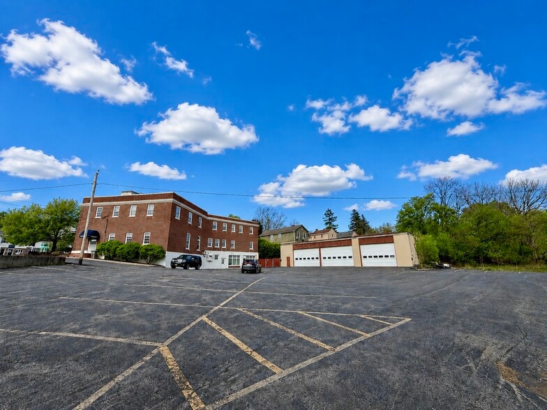More Photos Of 102 Washington St, Manlius Office For Sale