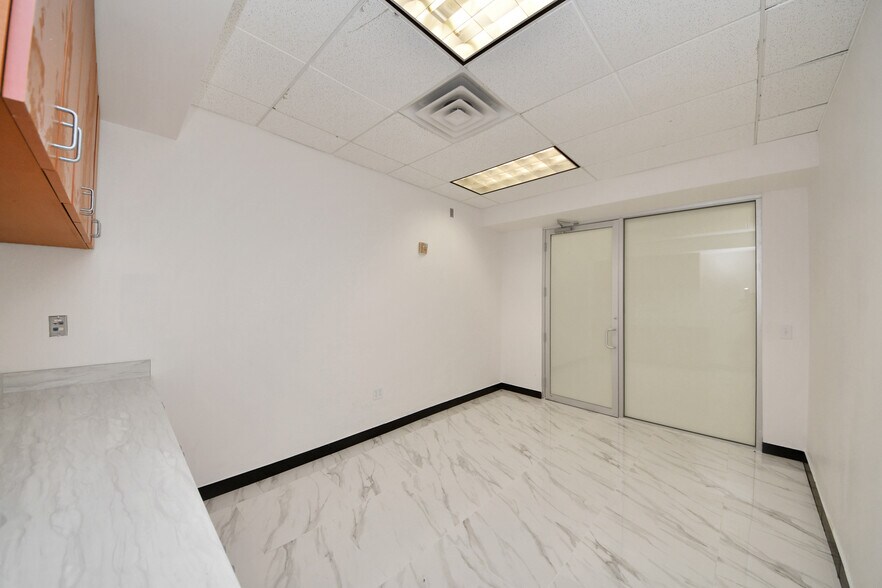 More Photos Of 7012 Barker Cypress Rd, Cypress Office For Sale