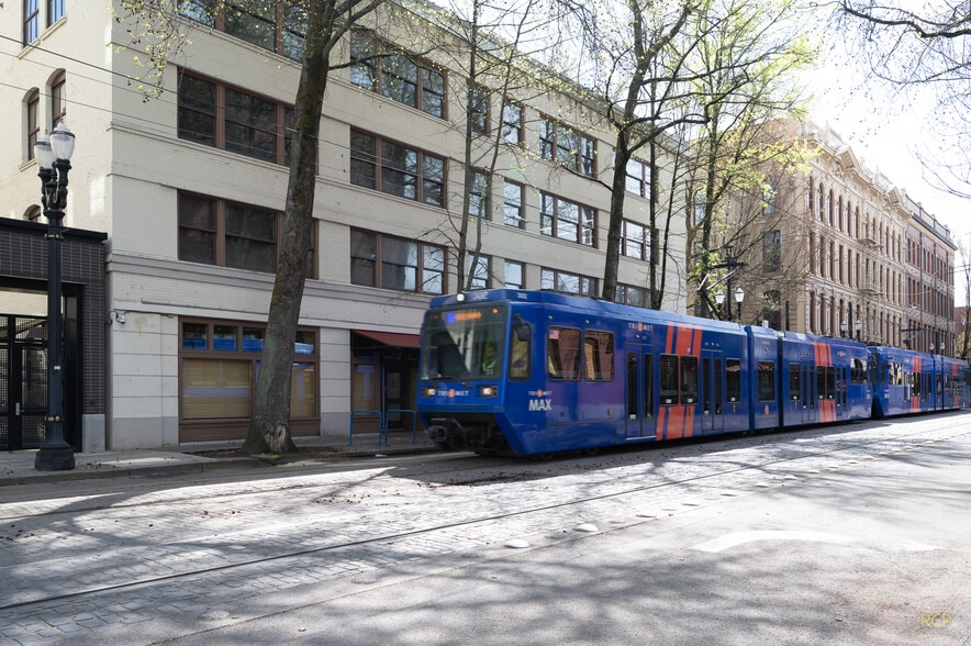 More Photos Of 75 NW Couch St, Portland Medical For Lease