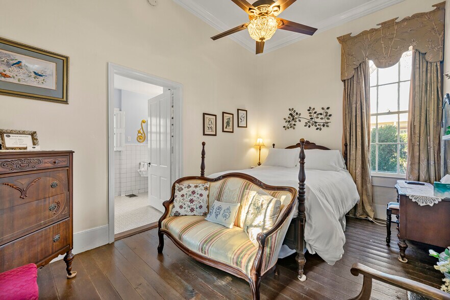 More Photos Of 132 E College St, Griffin Hospitality For Sale