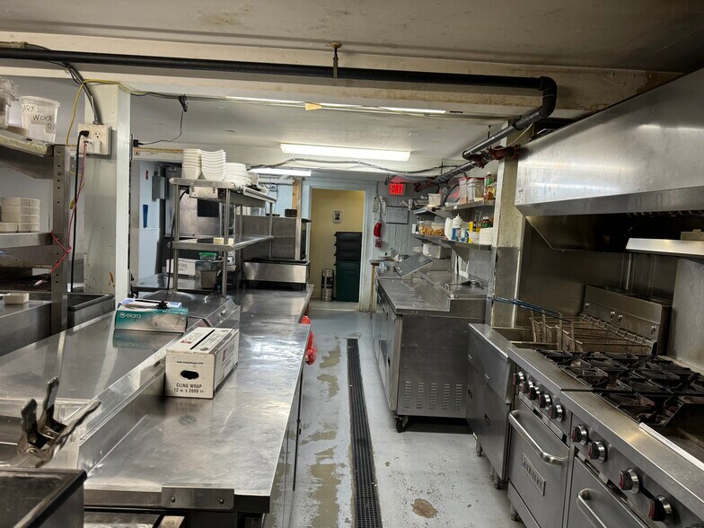 More Photos Of 173 Port Rd, Kennebunk Freestanding For Sale