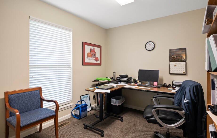 More Photos Of 3121 E 10th St, Jeffersonville Freestanding For Lease