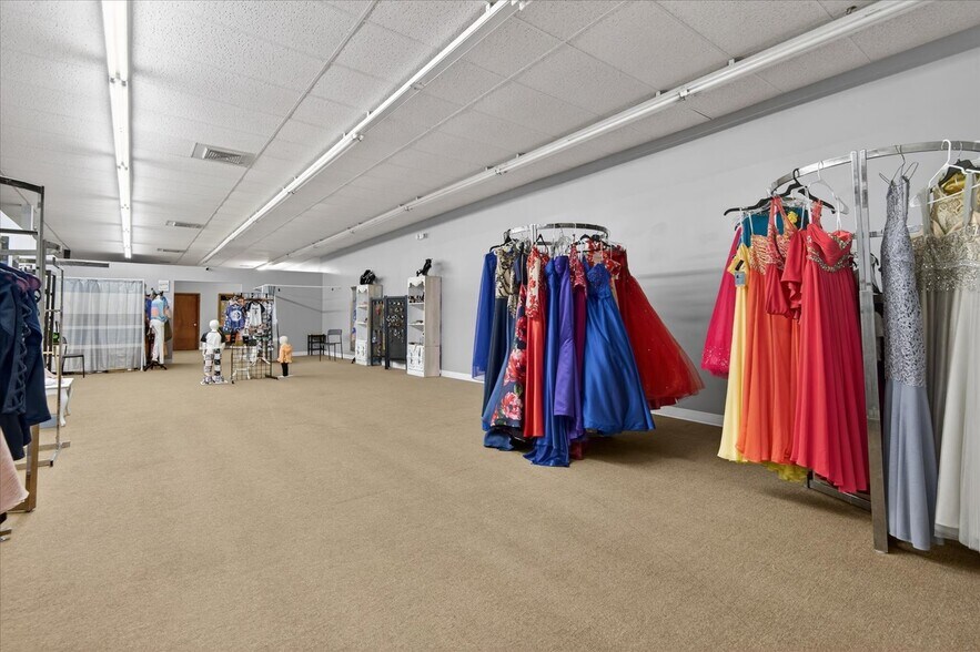 More Photos Of 111 SE Frank Phillips Blvd, Bartlesville Office For Sale