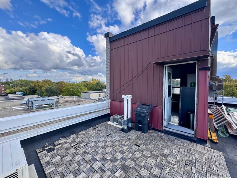 More Photos Of 2199 Bloor St W, Toronto Storefront Retail Residential For Lease