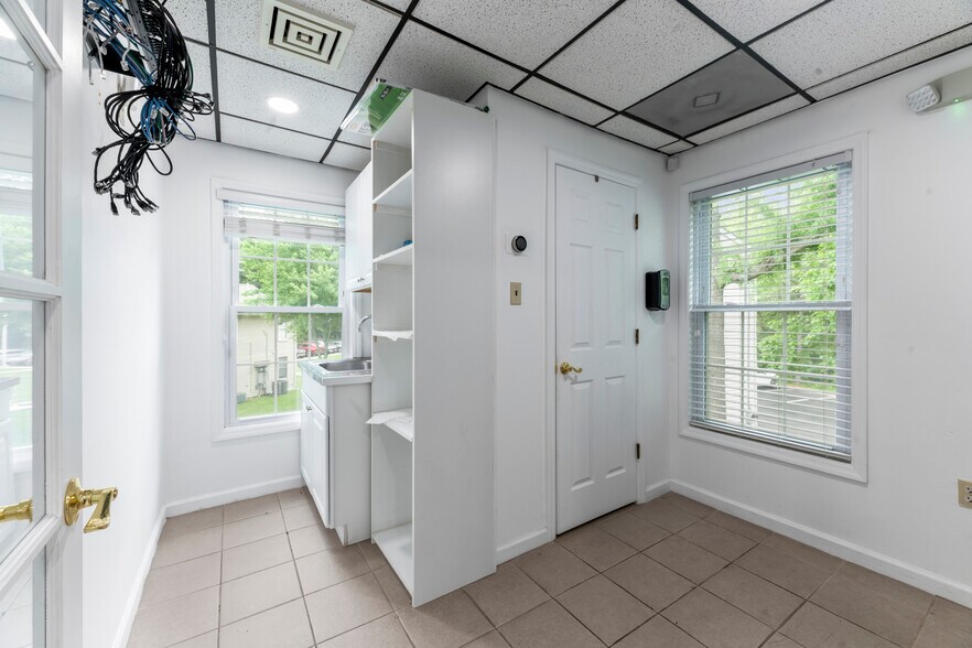 More Photos Of 32 Jefferson Plz, Princeton Medical For Sale