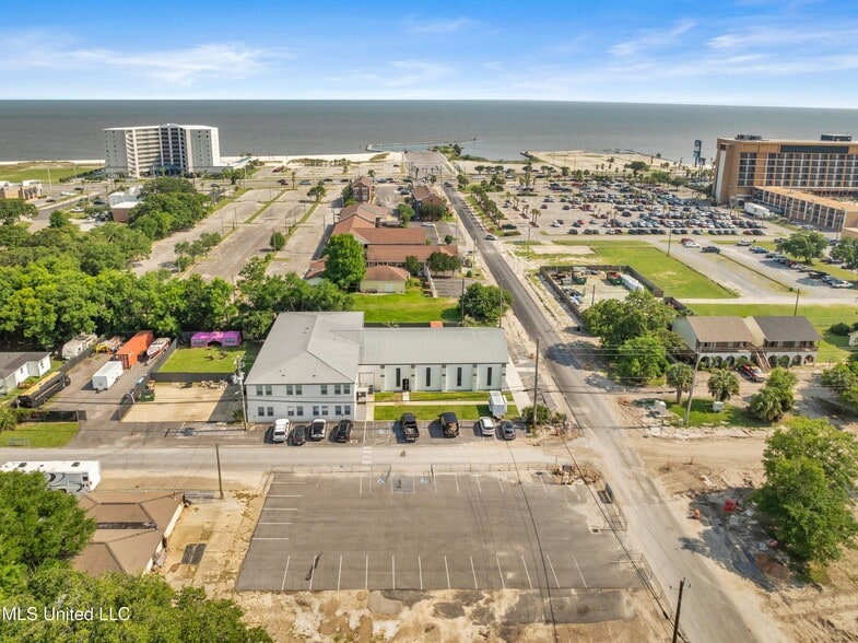 More Photos Of 156 Camellia St, Biloxi General Retail For Sale