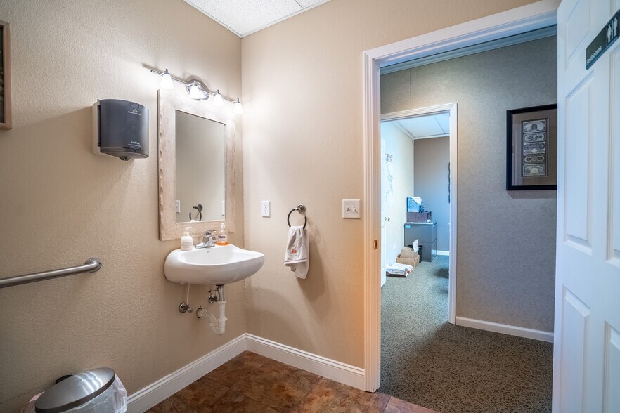 More Photos Of 1037 Palisades Blvd, Osage Beach Medical For Sale