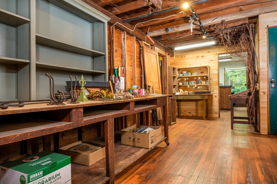 More Photos Of 265 Main St, Delhi Garden Center For Sale