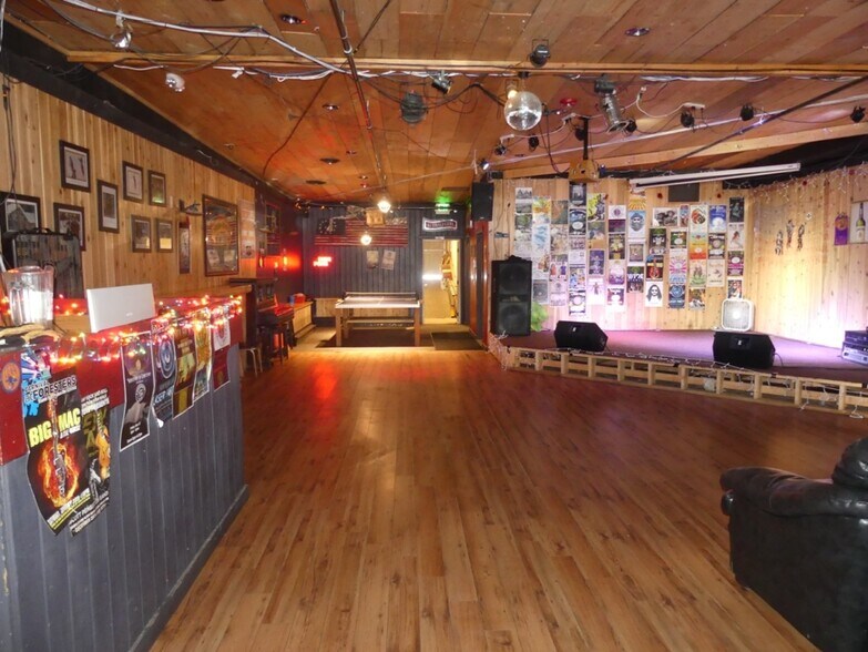More Photos Of 304 E Lake St, McCall Bar For Sale