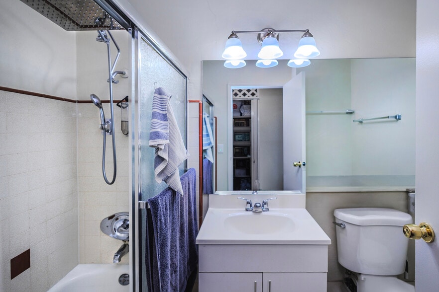 More Photos Of 106 N Bayshore Blvd, San Mateo Apartments For Sale