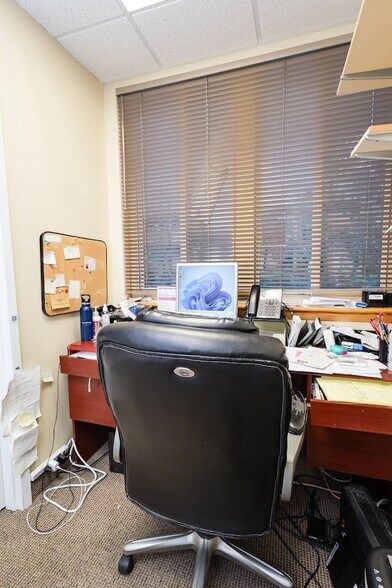 More Photos Of 4400 MacArthur Blvd NW, Washington Office For Sale