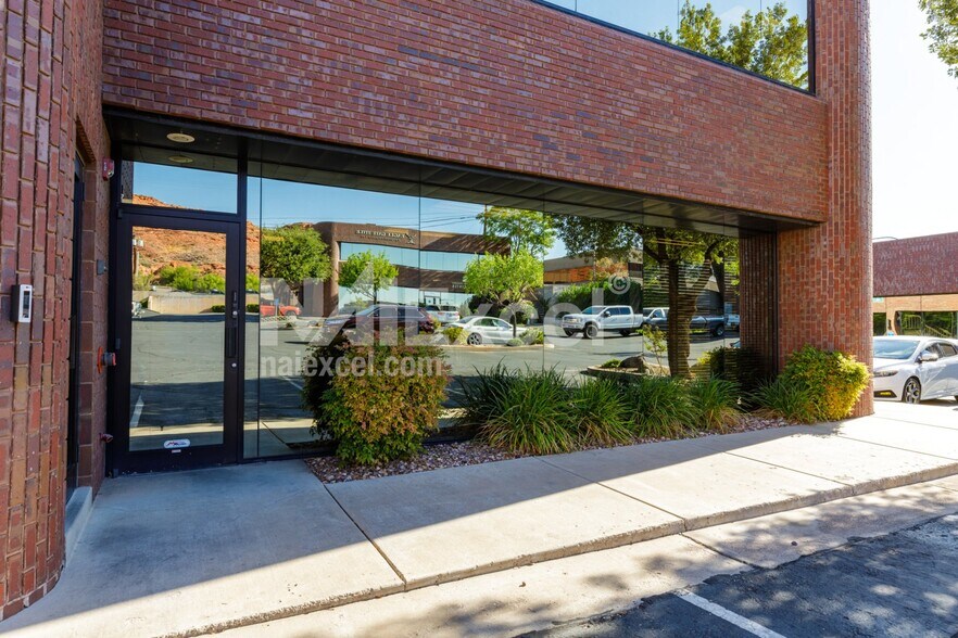 More Photos Of 243 E St George Blvd, St George Office For Lease