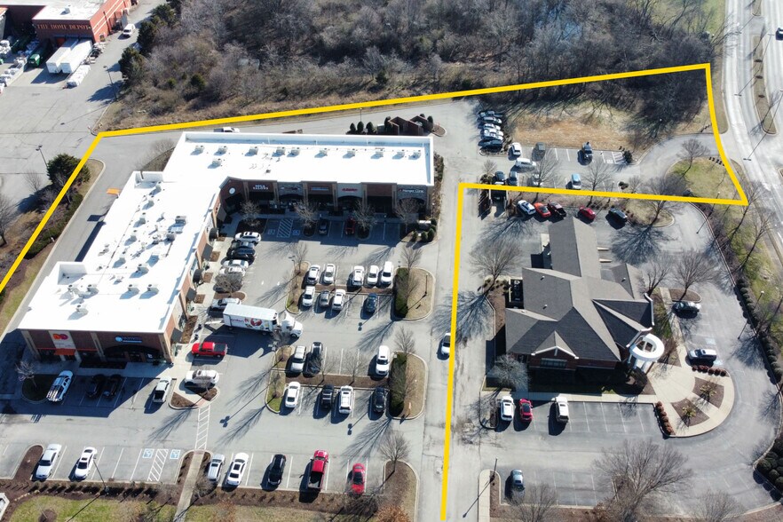 More Photos Of 200-208 Indian Lake Blvd, Hendersonville General Retail For Lease