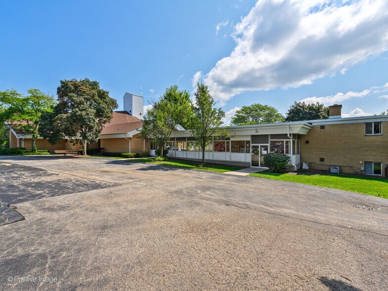 More Photos Of 47 Church St, Lake Zurich Religious Facility For Sale