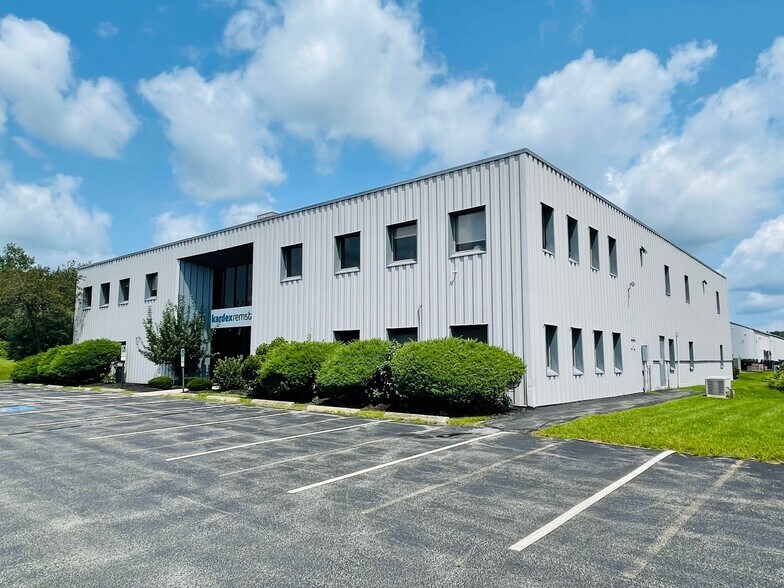 More Photos Of 41 Eisenhower Dr, Westbrook Distribution For Sale