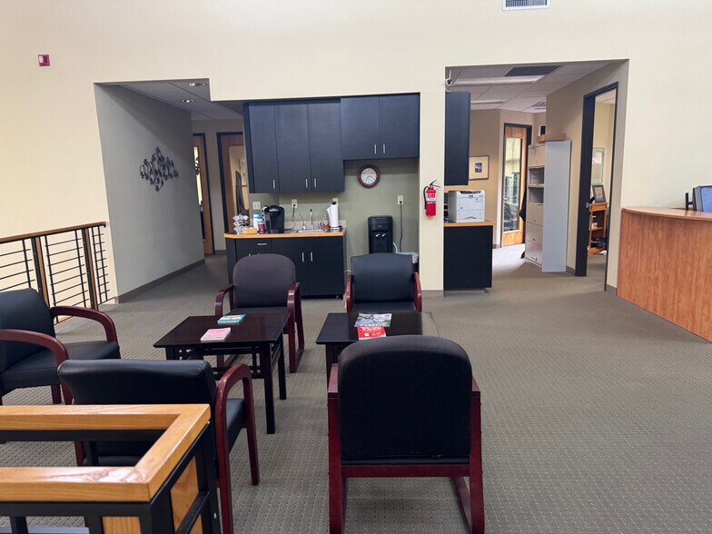 More Photos Of 2895 Beavercreek Rd, Oregon City Office For Sale