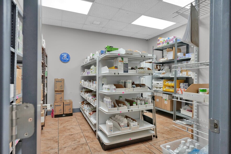 More Photos Of 8111-8119 NW 33rd St, Miami Warehouse For Sale
