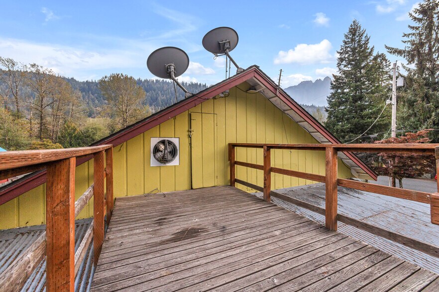 More Photos Of 503 Ave A, Index Convenience Store For Sale