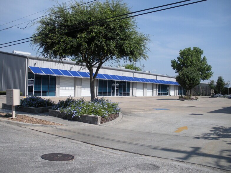 Primary Photo Of 8416 S Breeze Dr, Houston Light Manufacturing For Lease