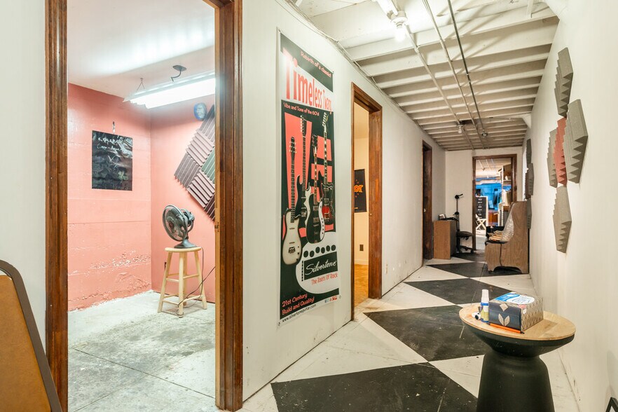 More Photos Of 1610 Bardstown Rd, Louisville Storefront For Sale