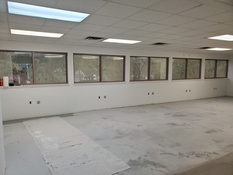 More Photos Of 507-509 National Hwy, Lavale Storefront For Lease