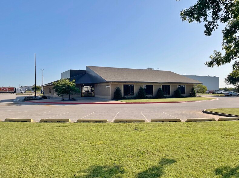 Primary Photo Of 1301 SE 59th St, Oklahoma City Medical For Sale