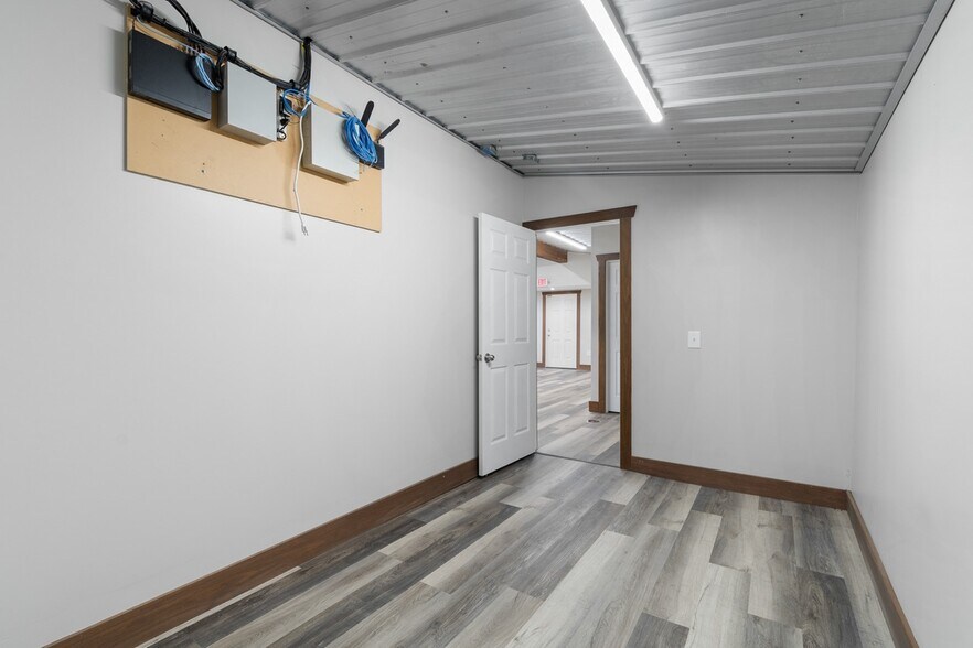 More Photos Of 4291 Manchester Ave NW, North Lawrence Office For Sale