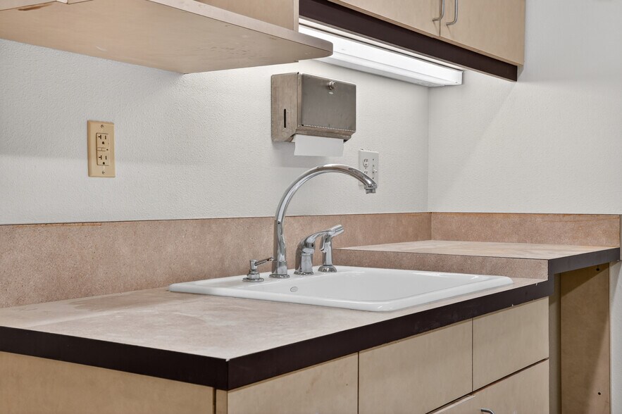 More Photos Of 4095 SW 144th Ave, Beaverton Medical For Lease