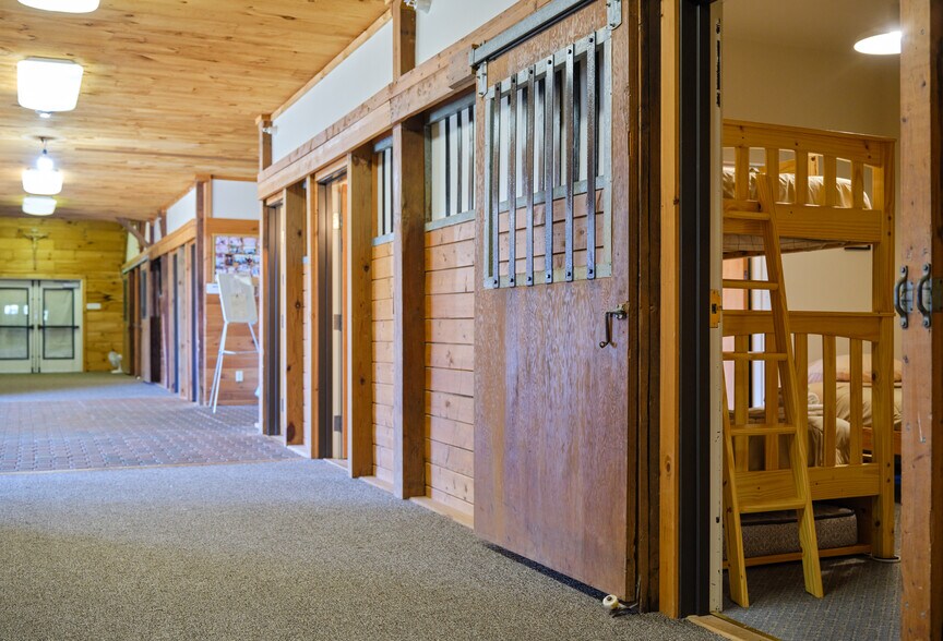 More Photos Of 35 Fawn Ledge Ln, Jamaica Religious Facility For Sale