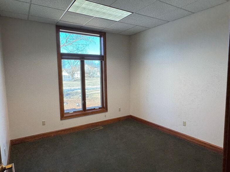 More Photos Of 2941 Greenbriar Dr, Springfield Office For Sale