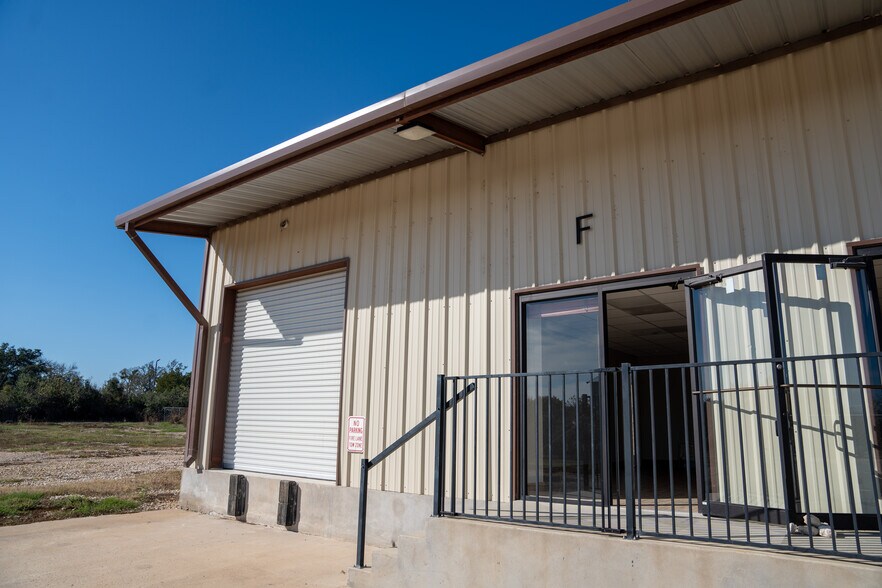 More Photos Of 2550 County Road 279, Leander Freestanding For Lease