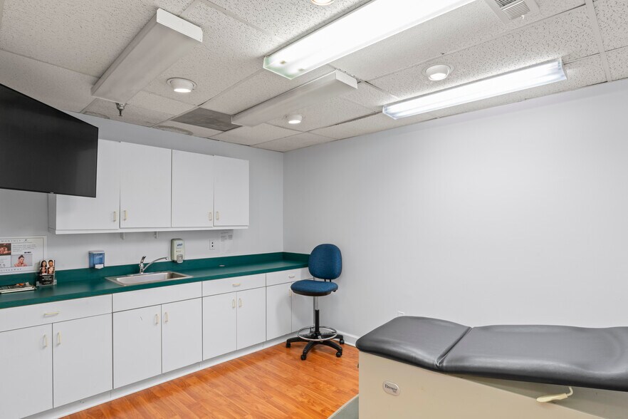 More Photos Of 5514 Alma Ln, Springfield Medical For Lease