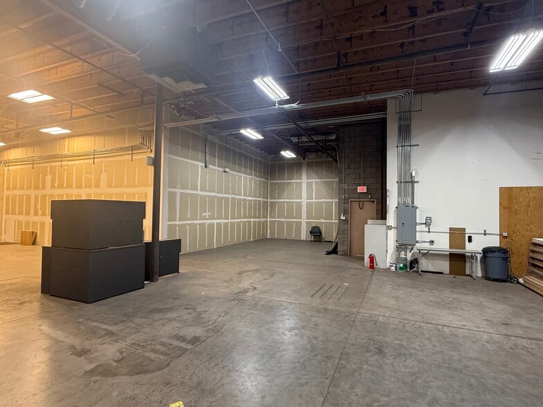 More Photos Of 2001 W Alameda Dr, Tempe Warehouse For Lease