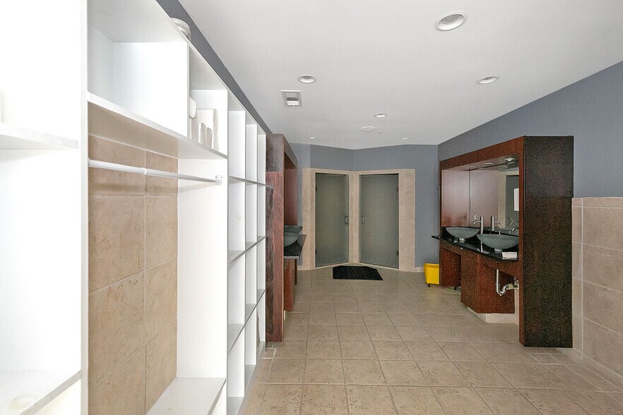 More Photos Of 12926 Highway 92, Woodstock Storefront For Lease