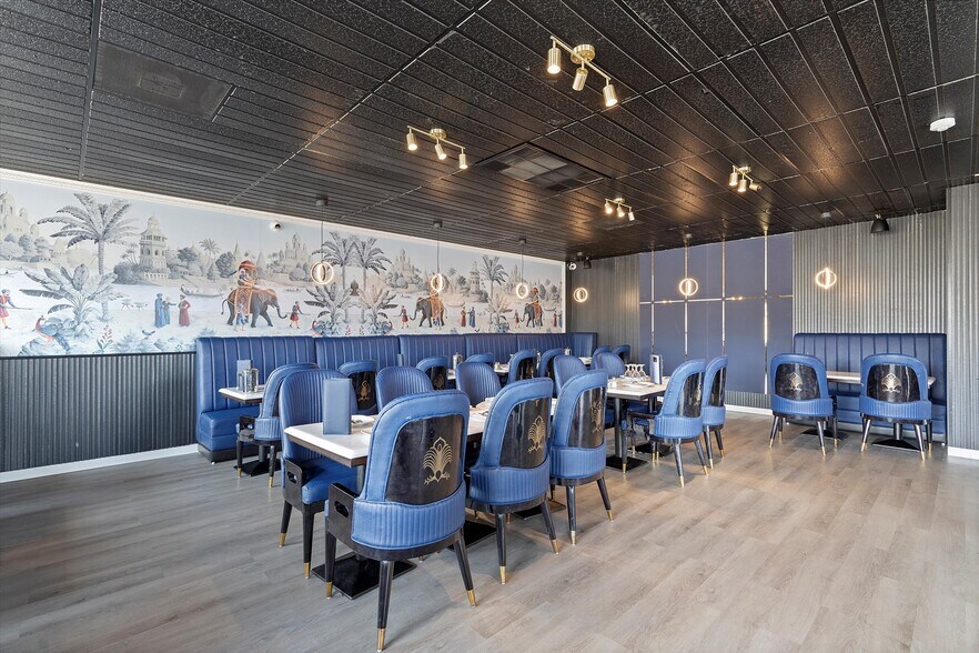 More Photos Of 1006 SW Coast Hwy, Newport Restaurant For Sale