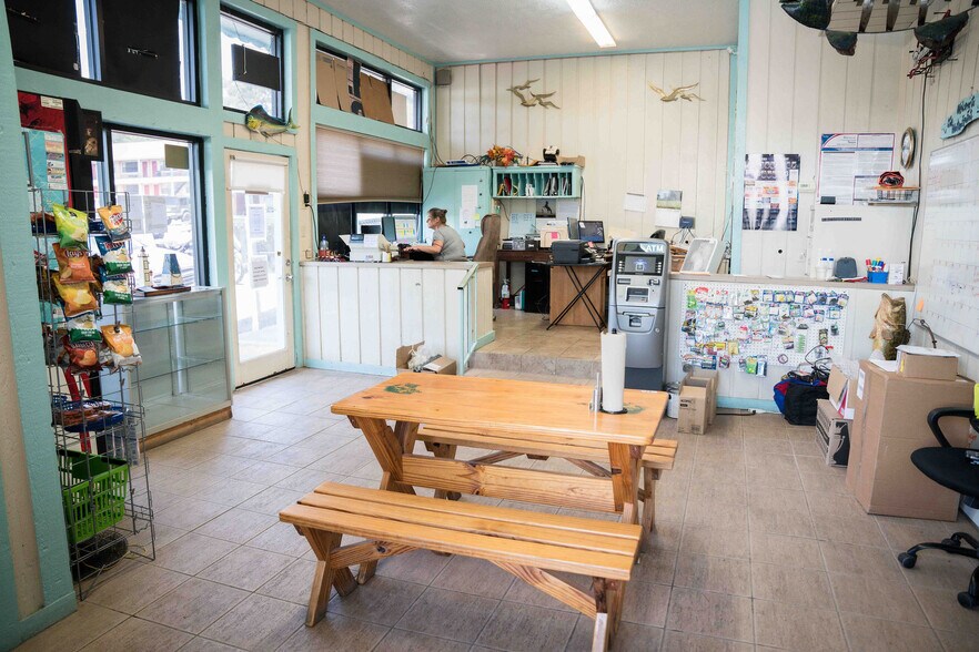 More Photos Of 371 Navaho Trl, Onalaska Hotel For Sale