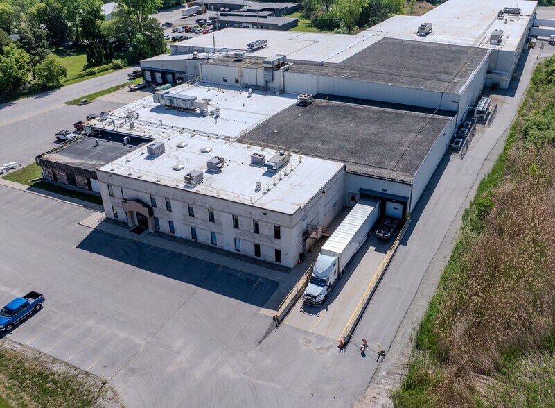 More Photos Of 13190 Velp Ave, Suamico Warehouse For Lease