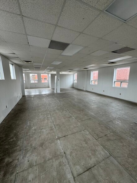 More Photos Of 1181 Rockingham Av, Ottawa Auto Repair For Lease