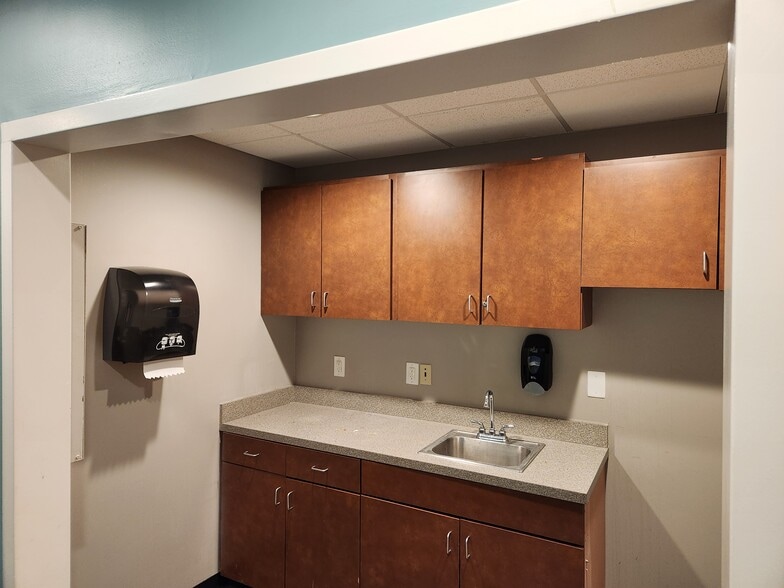 More Photos Of 2 N Madison Ave, Greenwood Loft Creative Space For Lease