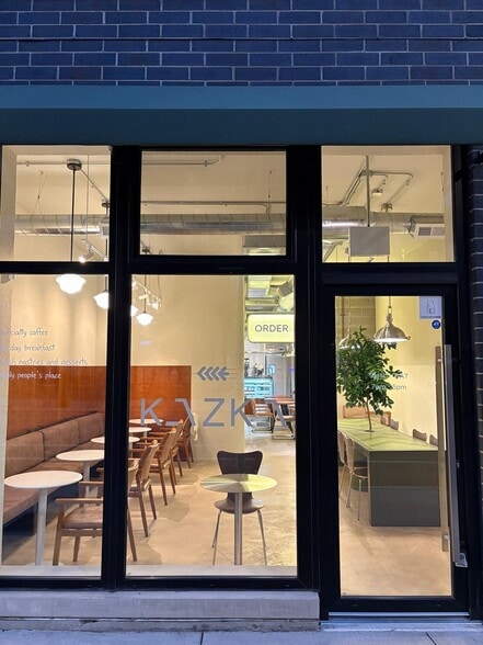 More Photos Of 3056 N Lincoln Ave, Chicago General Retail For Sale