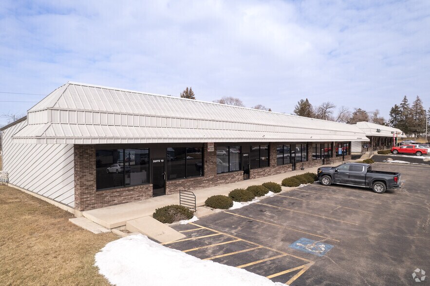 More Photos Of 210-216 N Milwaukee Ave, Lake Villa Storefront For Lease