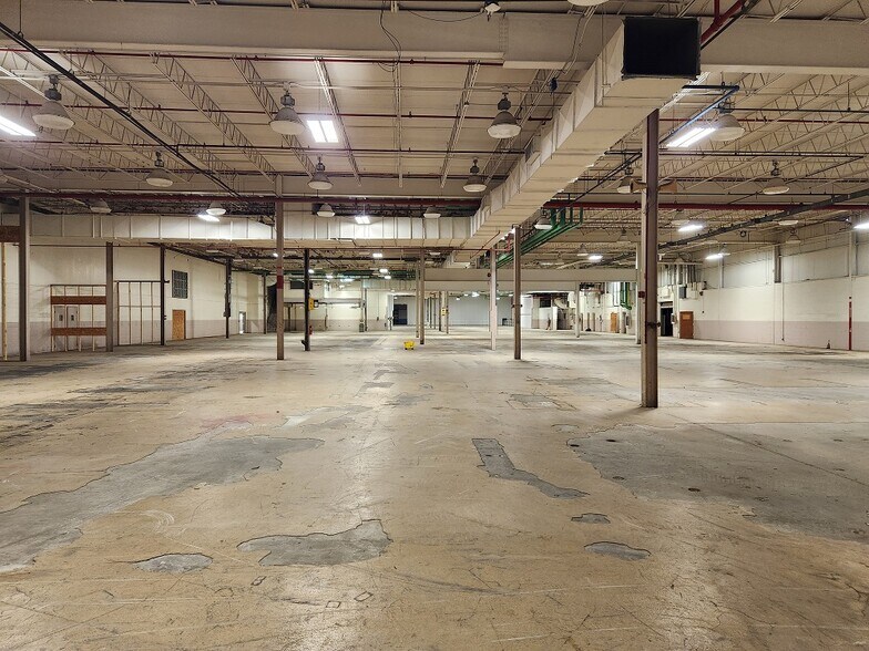 More Photos Of 400 Industrial Park Rd, Farmville Manufacturing For Sale