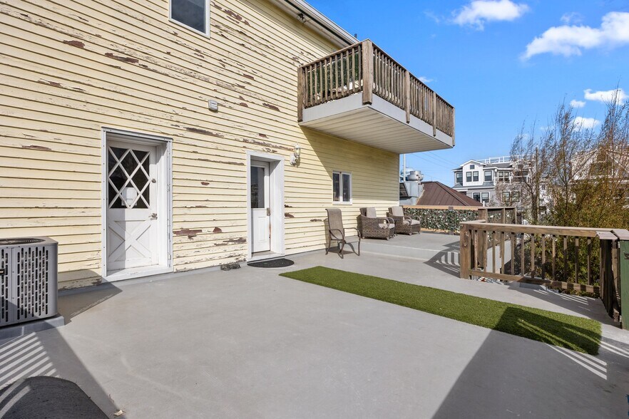 More Photos Of 512 Long Beach Blvd, Surf City Restaurant For Sale