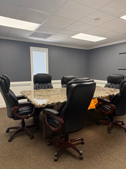 More Photos Of 1682 Middle River Loop, Fayetteville Warehouse For Lease