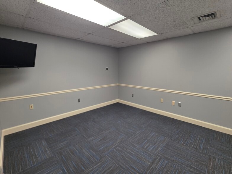 More Photos Of 2027 Broadway St, Cape Girardeau Office For Lease