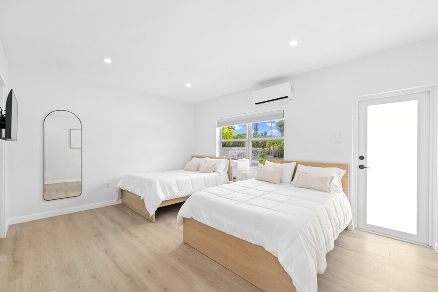 More Photos Of 401 6th Ave N, Lake Worth Beach Hotel For Sale