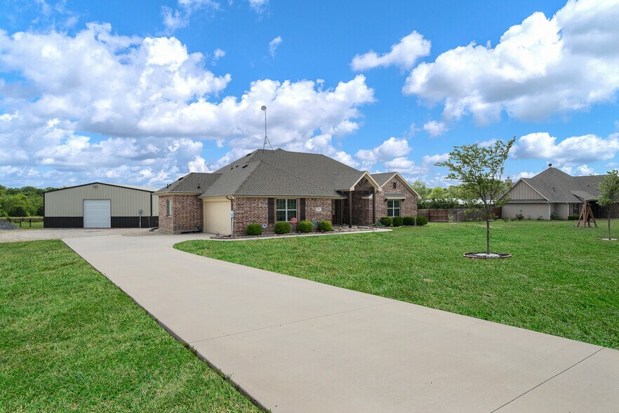 More Photos Of 667 County Road 4935, Trenton Service For Sale