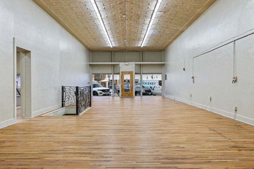 More Photos Of 133 W 4th St, Loveland Freestanding For Lease